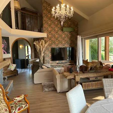 Willa Villa Vue Panoramique, 6 Chambres, Climatisation, Piscine Chauffee Espalion