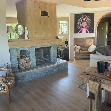 Villa Vue Panoramique, 6 Chambres, Climatisation, Piscine Chauffee * Espalion