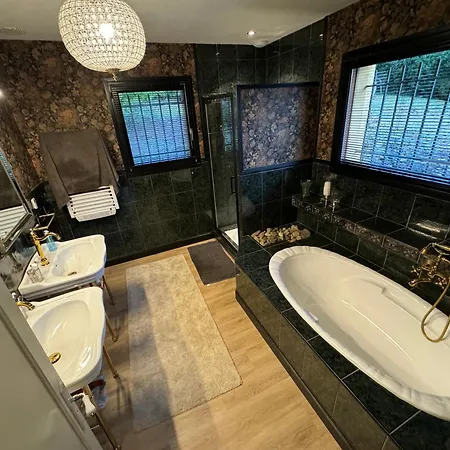 Villa Vue Panoramique, 6 Chambres, Climatisation, Piscine Chauffee Espalion